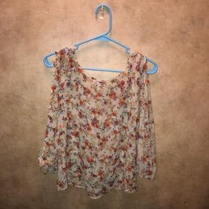 Arizona jeans co floral blouse. Open sleeves